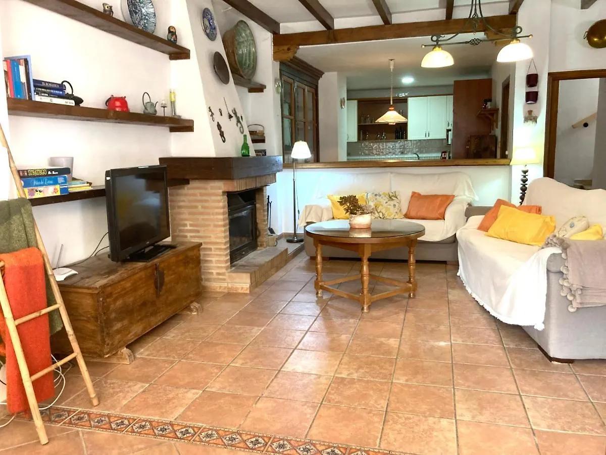 Holiday home La Alberquilla, Un Oasis Con Piscina En Quentar Villa